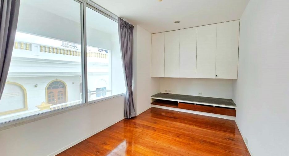 Condo en alquiler de 3 habitaciones en Khlong Toei, Bangkok