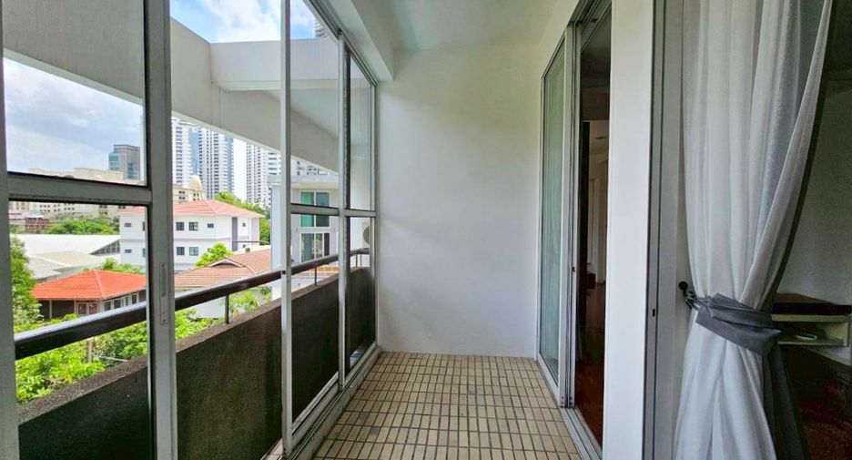 Condo en alquiler de 3 habitaciones en Khlong Toei, Bangkok