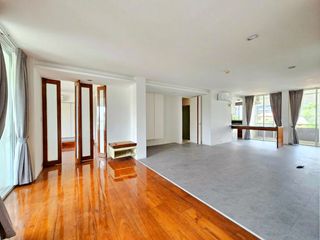 Condo en alquiler de 3 habitaciones en Khlong Toei, Bangkok