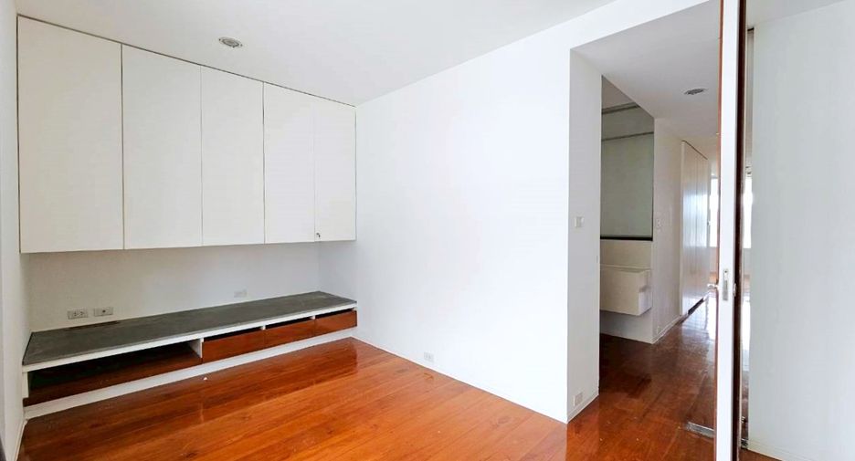 Condo en alquiler de 3 habitaciones en Khlong Toei, Bangkok
