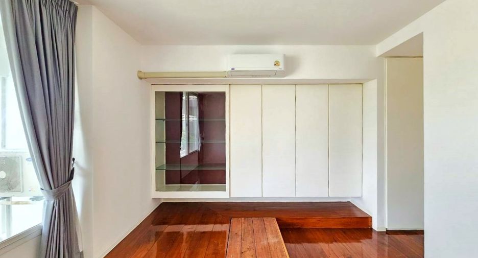 Condo en alquiler de 3 habitaciones en Khlong Toei, Bangkok
