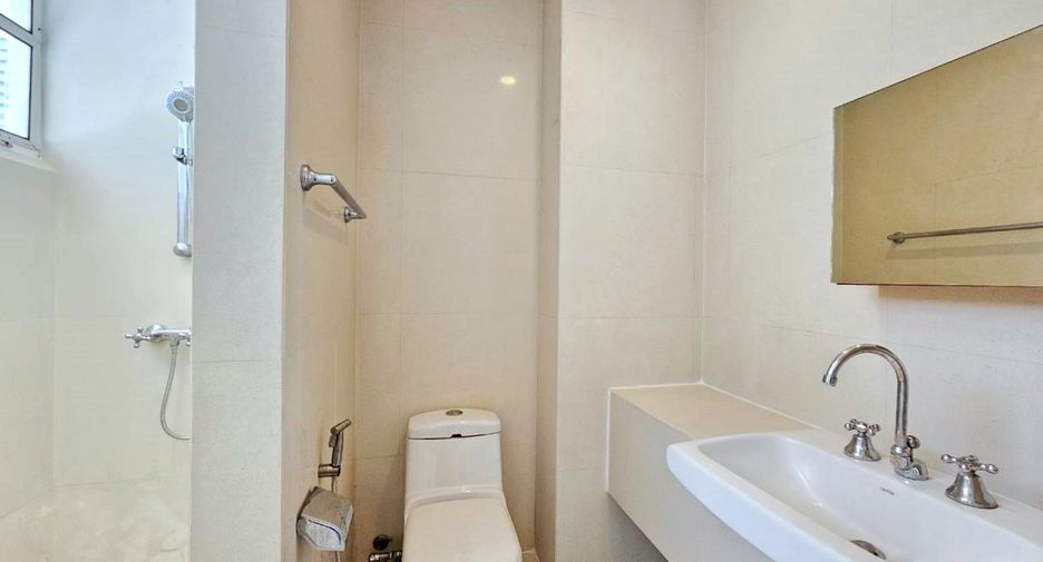 Condo en alquiler de 3 habitaciones en Khlong Toei, Bangkok