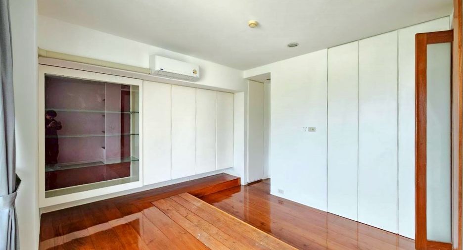 Condo en alquiler de 3 habitaciones en Khlong Toei, Bangkok