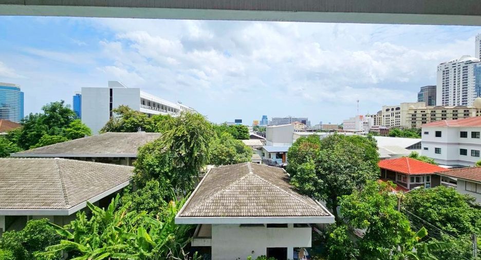 Condo en alquiler de 3 habitaciones en Khlong Toei, Bangkok