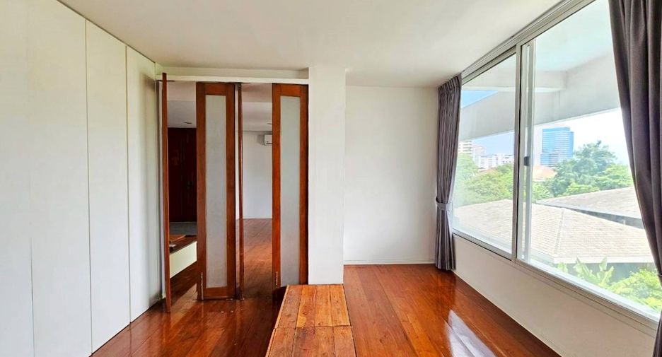 Condo en alquiler de 3 habitaciones en Khlong Toei, Bangkok