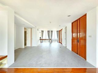Condo en alquiler de 3 habitaciones en Khlong Toei, Bangkok