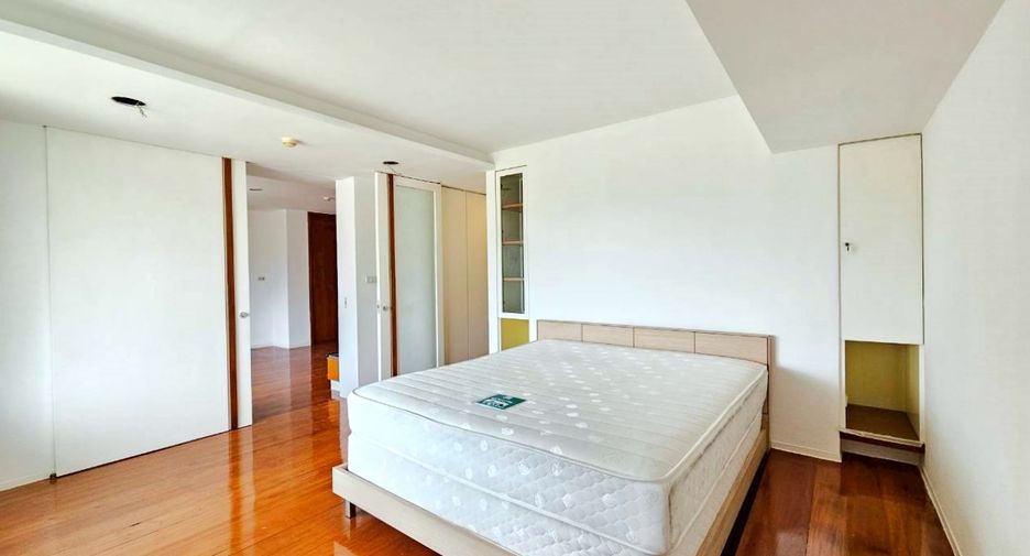 Condo en alquiler de 3 habitaciones en Khlong Toei, Bangkok