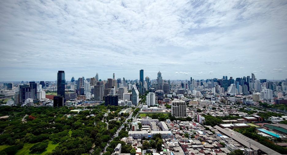 À louer 3 chambres condo à Sathon, Bangkok