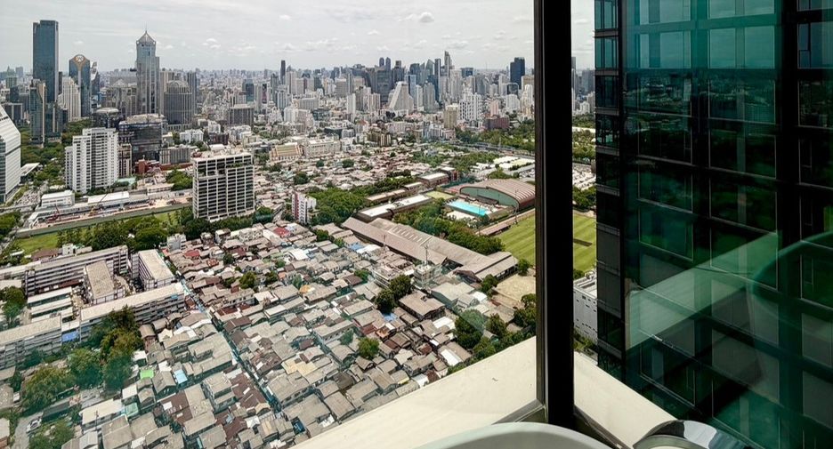 À louer 3 chambres condo à Sathon, Bangkok