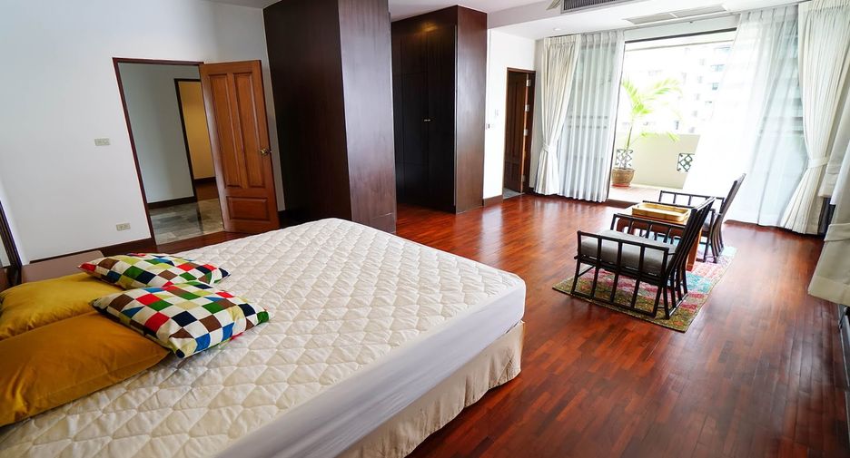 For rent 3 bedrooms condo in Watthana, Bangkok