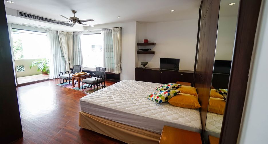For rent 3 bedrooms condo in Watthana, Bangkok