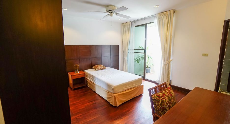 For rent 3 bedrooms condo in Watthana, Bangkok