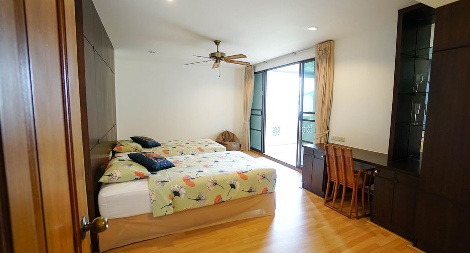 For rent 3 bedrooms condo in Watthana, Bangkok