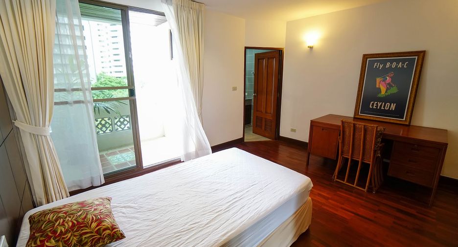 For rent 3 bedrooms condo in Watthana, Bangkok