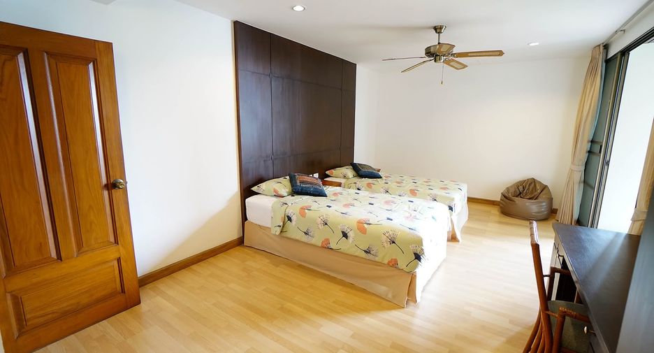 For rent 3 bedrooms condo in Watthana, Bangkok