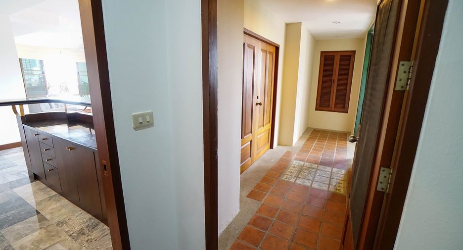 For rent 3 bedrooms condo in Watthana, Bangkok