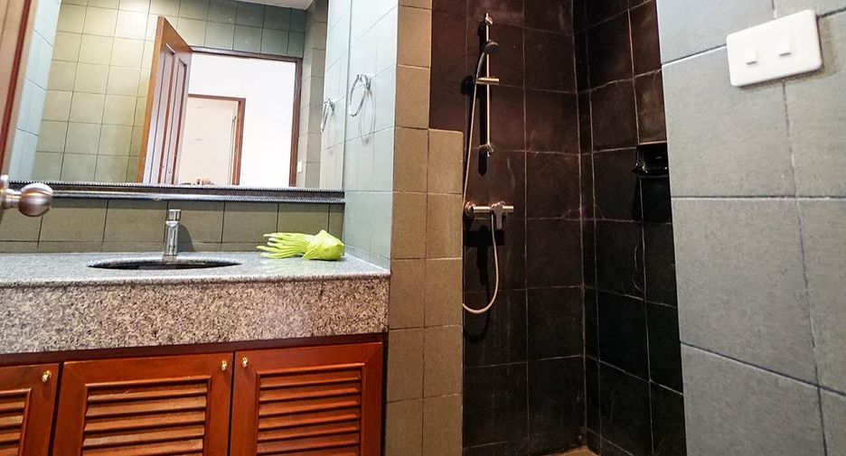 For rent 3 bedrooms condo in Watthana, Bangkok