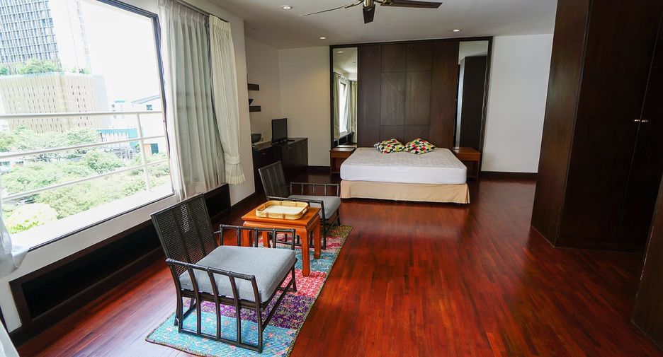 For rent 3 bedrooms condo in Watthana, Bangkok
