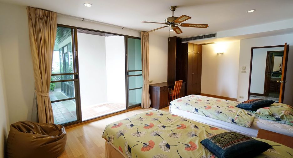 For rent 3 bedrooms condo in Watthana, Bangkok