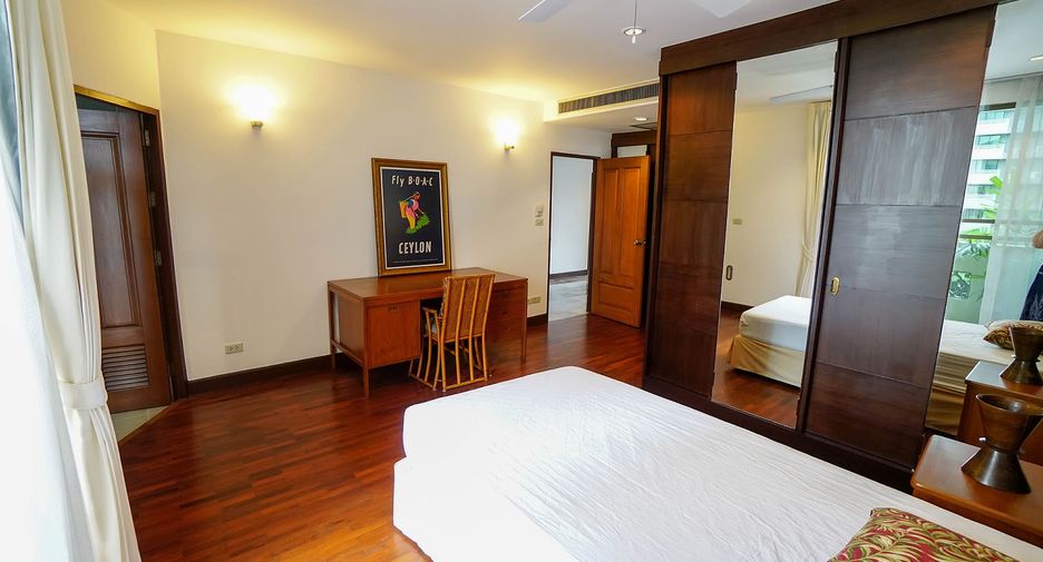For rent 3 bedrooms condo in Watthana, Bangkok