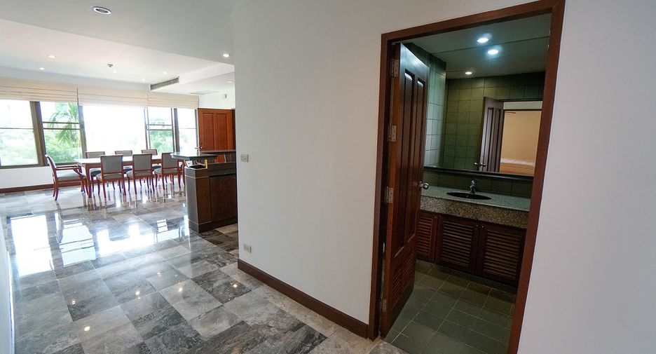 For rent 3 bedrooms condo in Watthana, Bangkok