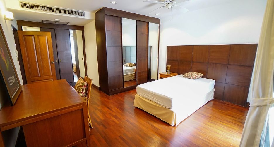 For rent 3 bedrooms condo in Watthana, Bangkok