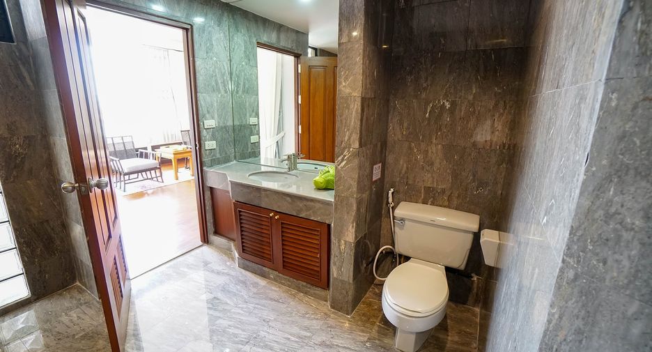 For rent 3 bedrooms condo in Watthana, Bangkok