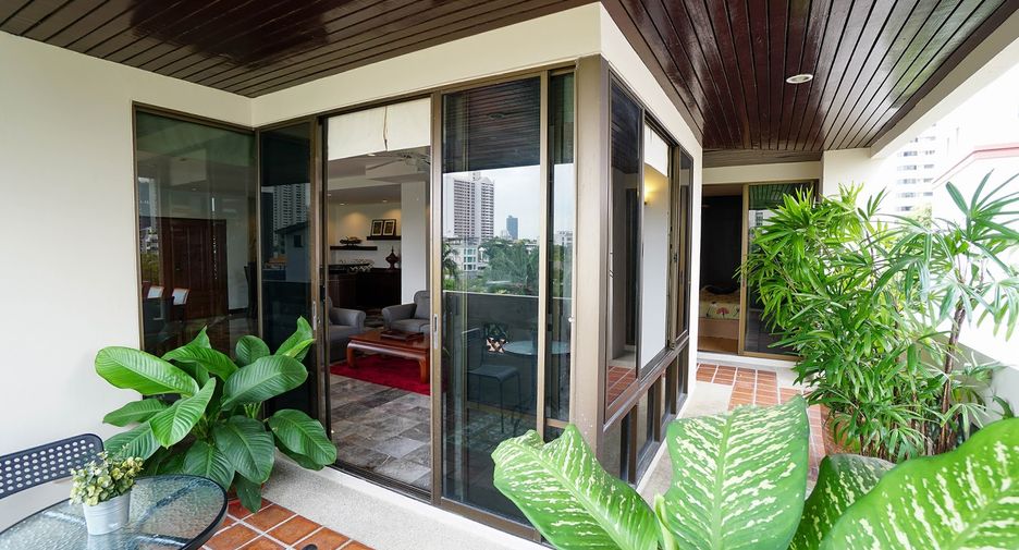 For rent 3 bedrooms condo in Watthana, Bangkok