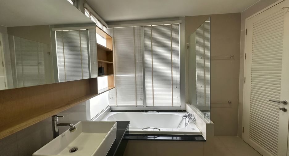 For rent and for sale 3 bedrooms condo in Khlong Toei, Bangkok