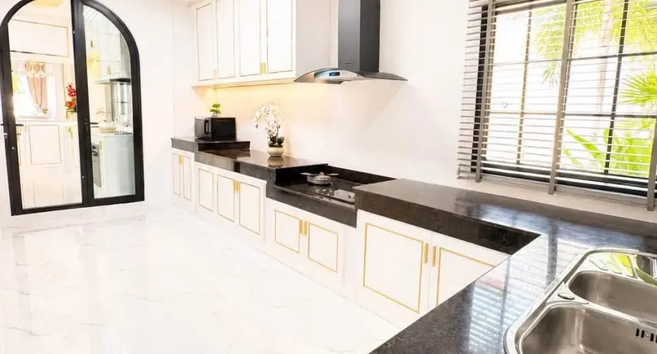 Villa en venta de 4 habitaciones en Bang Lamung, Chonburi