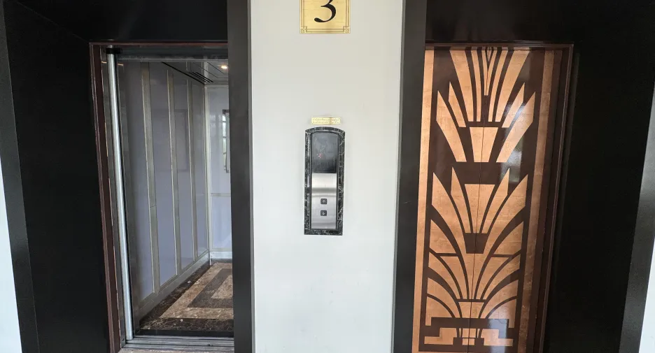 For sale 2 ベッドルーム condo in Khlong Toei, Bangkok