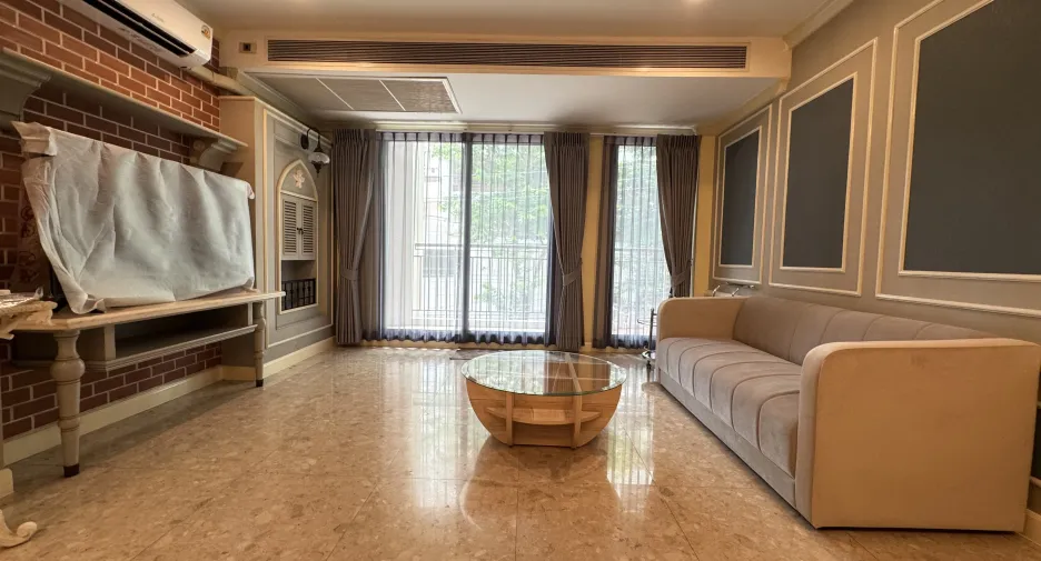 For sale 2 ベッドルーム condo in Khlong Toei, Bangkok