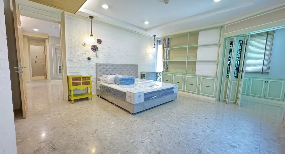 For sale 2 ベッドルーム condo in Khlong Toei, Bangkok