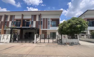 À vendre 3 chambres maison de ville à Sam Phran, Nakhon Pathom