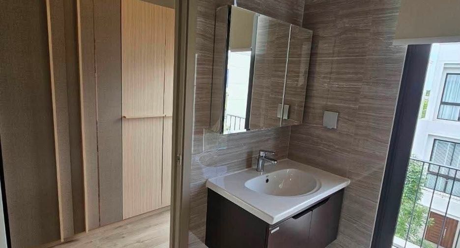 Villa en venta y en alquiler de 5 habitaciones en Lat Krabang, Bangkok