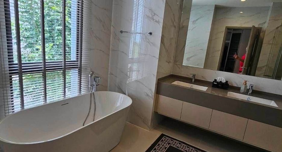 Villa en venta y en alquiler de 5 habitaciones en Lat Krabang, Bangkok