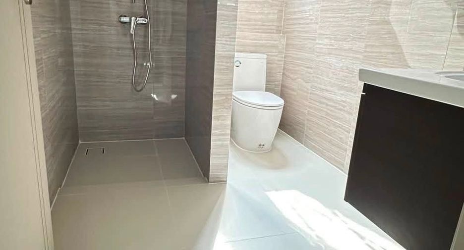 Villa en venta y en alquiler de 5 habitaciones en Lat Krabang, Bangkok