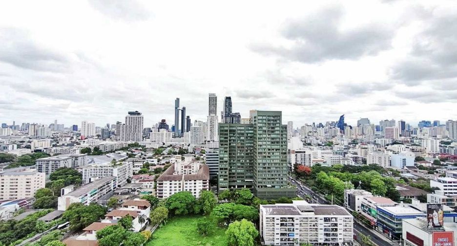 For rent 2 bedrooms condo in Watthana, Bangkok