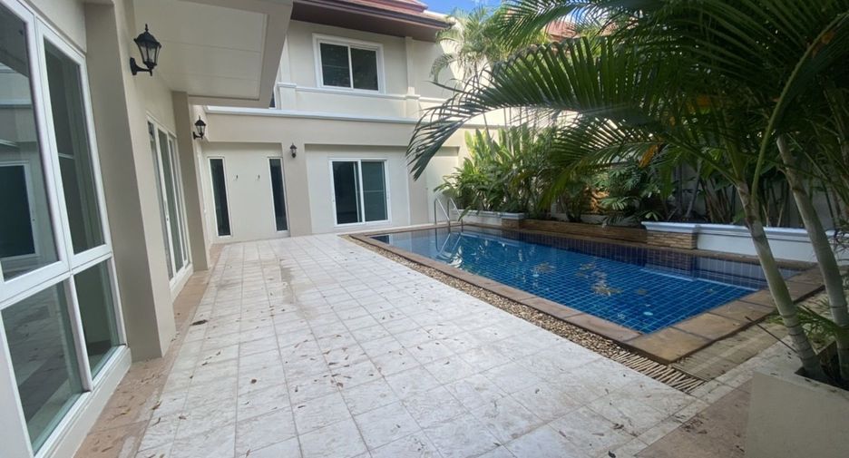 For rent 4 bedrooms house in Khlong Toei, Bangkok