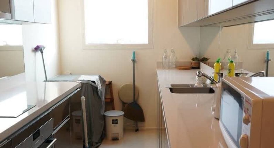 Condo en alquiler de 2 habitaciones en Bang Kho Laem, Bangkok