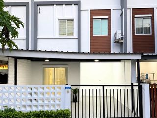 For sale 3 ベッドルーム townhouse in Bang Lamung, Chonburi
