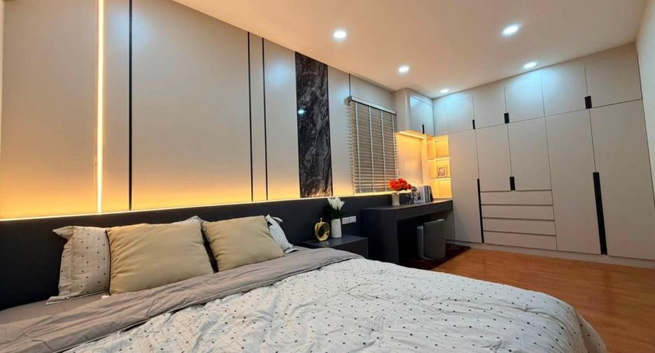 For sale 3 bedrooms townhouse in Bang Lamung, Chonburi