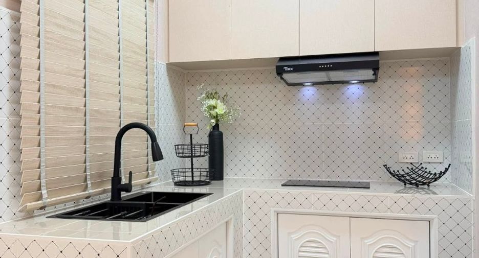 For sale 3 bedrooms townhouse in Bang Lamung, Chonburi
