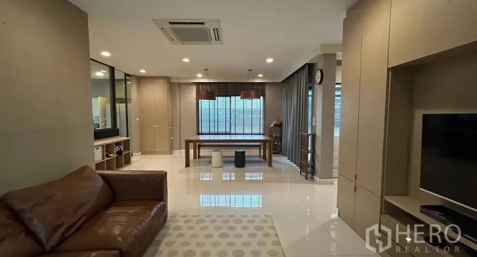 Casa en alquiler de 3 habitaciones en Prawet, Bangkok