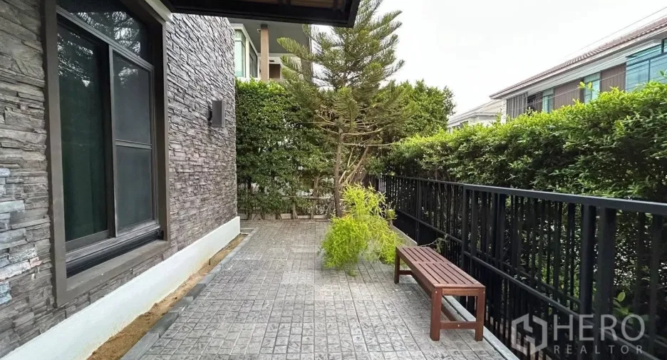 Casa en alquiler de 3 habitaciones en Prawet, Bangkok