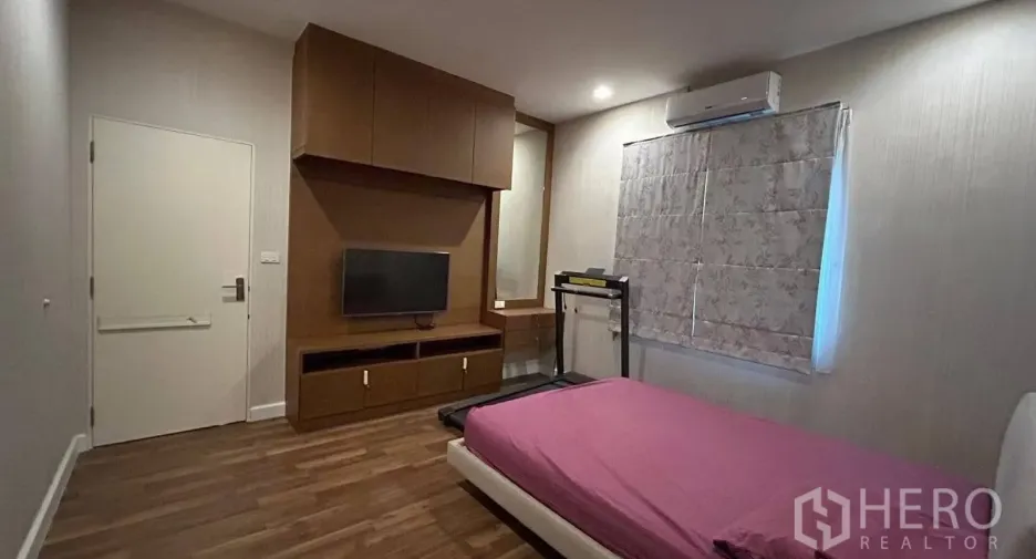 Casa en alquiler de 3 habitaciones en Prawet, Bangkok