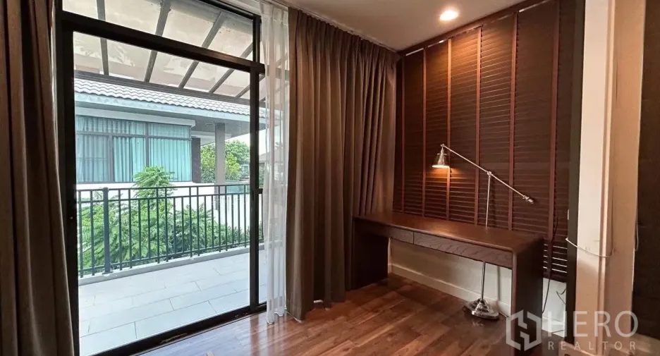 Casa en alquiler de 3 habitaciones en Prawet, Bangkok