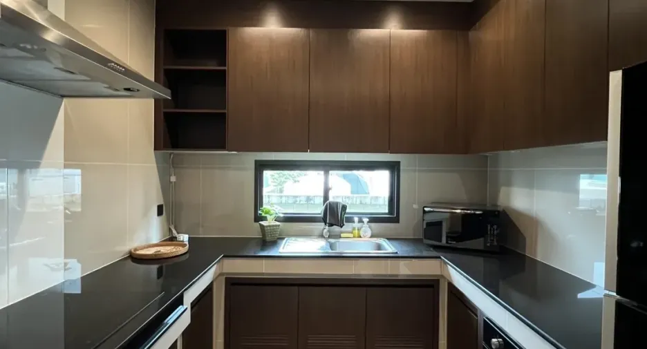 Casa en alquiler de 4 habitaciones en Bang Kapi, Bangkok