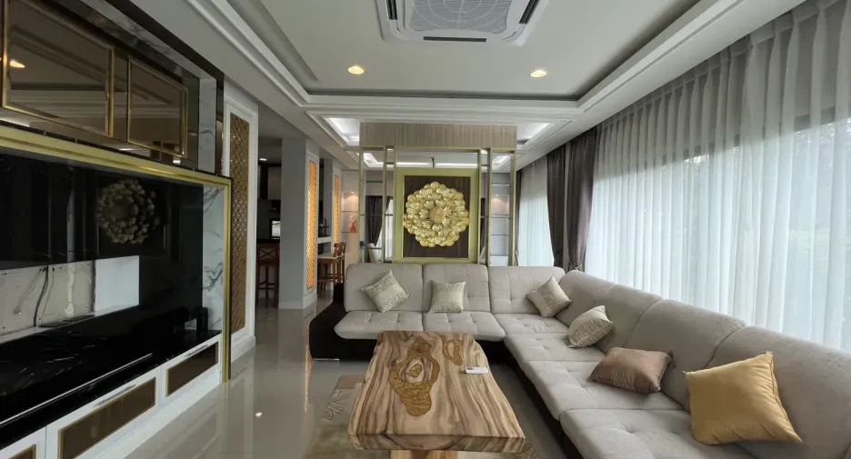 Casa en alquiler de 4 habitaciones en Bang Kapi, Bangkok