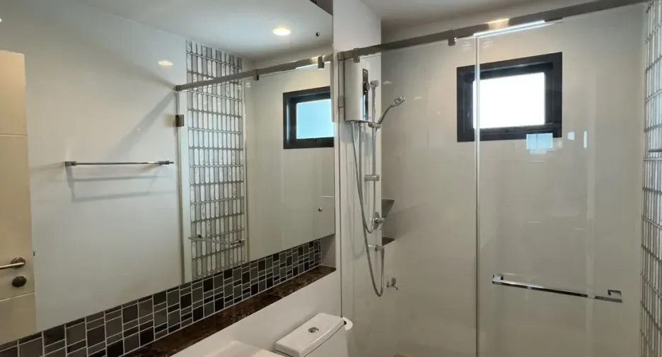 Casa en alquiler de 4 habitaciones en Bang Kapi, Bangkok